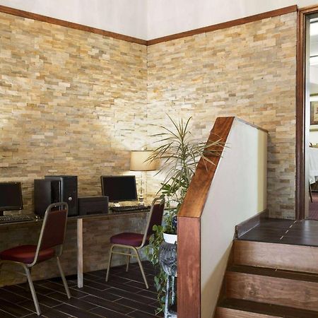 Ramadaby Wyndham Pittsburgh-New Stanton Hotel Exterior photo