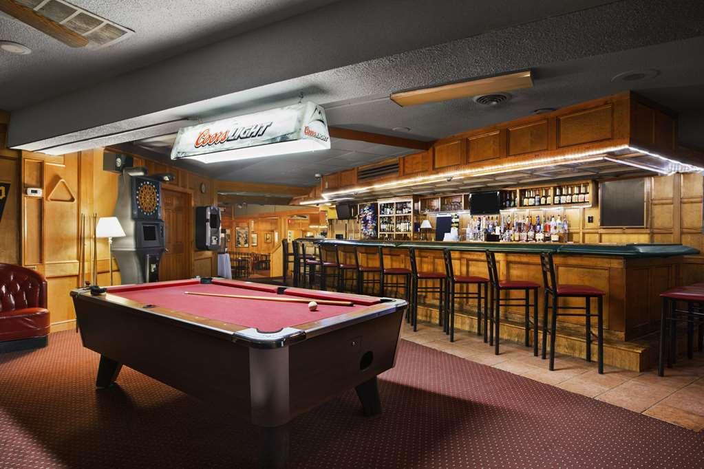 Ramadaby Wyndham Pittsburgh-New Stanton Hotel Restaurant photo