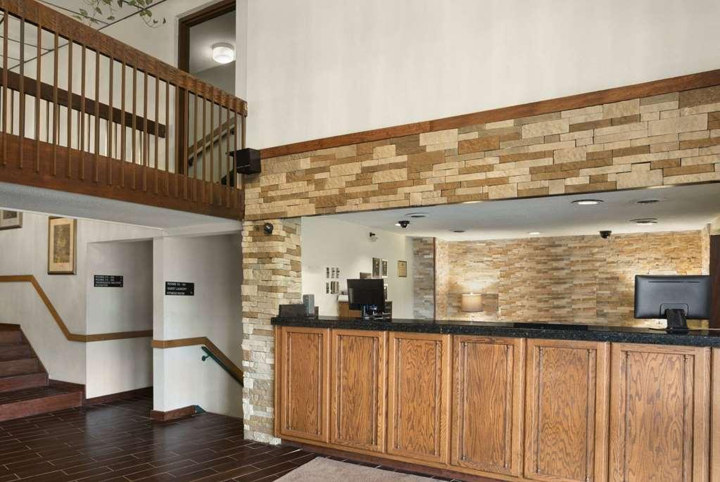 Ramadaby Wyndham Pittsburgh-New Stanton Hotel Interior photo